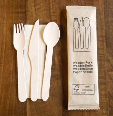 Kit de couverts jetables en bois + mouchoir image 2