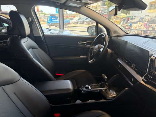 Kia Sportage 2023 SUV noir moderne et spacieux image 7