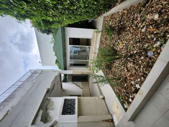Belle villa avec cour à Mermoz image 2