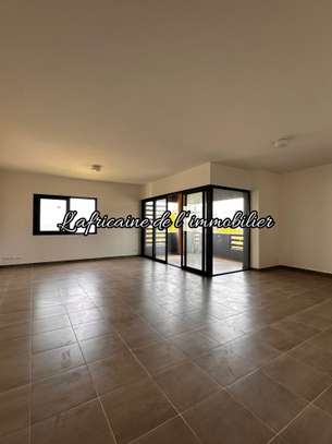 À Louer – Appartement F3 avec Vue sur Mer aux Almadies image 3