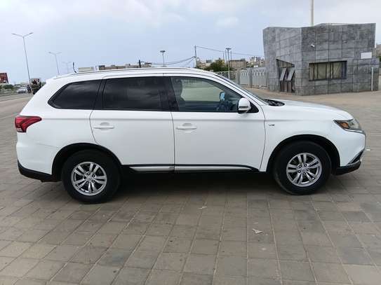 Mitsubishi Outlander 7places 2016 image 4