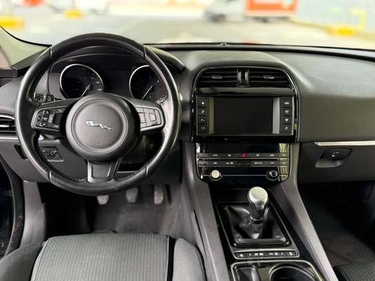 Jaguar F-pace 2017 image 4