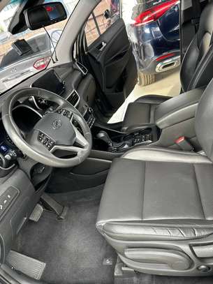 Hyundai Tucson diesel 2019 full options image 6
