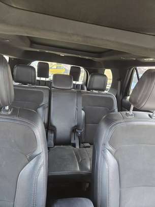 Ford Explorer image 9