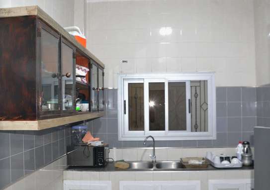 NGAPAROU VILLA LUXUEUSE  CHAMBRE MEUBLE ACCES PISCINE image 9