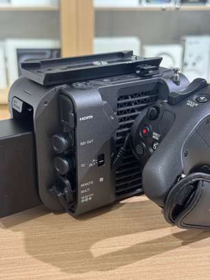 Sony FX6 + 28-135mm F4 G OSS image 5