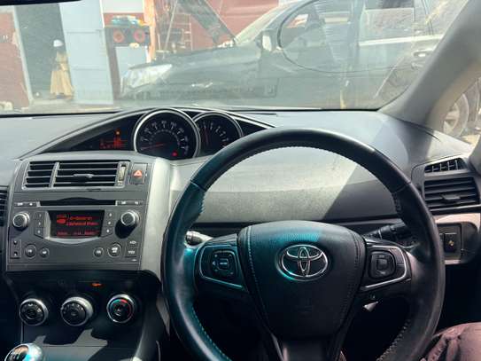 Toyota verso image 2