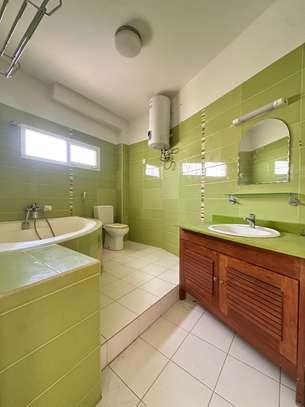 APPARTEMENT F4 A LOUER A NGOR image 7