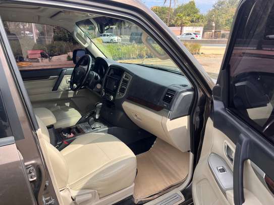 Mitsubishi Pajero 2017 image 14
