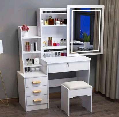 Coiffeuse en bois très classe et solide image 3