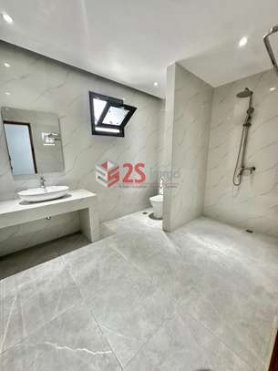 Appartement F4 à louer à Sicap Foire image 3