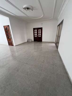 Jolie villa F6 avec jardin à Ngor Almadies image 2