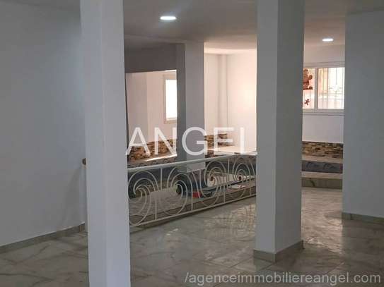 Ref_2967_AH Duplex avec entrée indépendante sur Sacré-Cœur 3 image 2