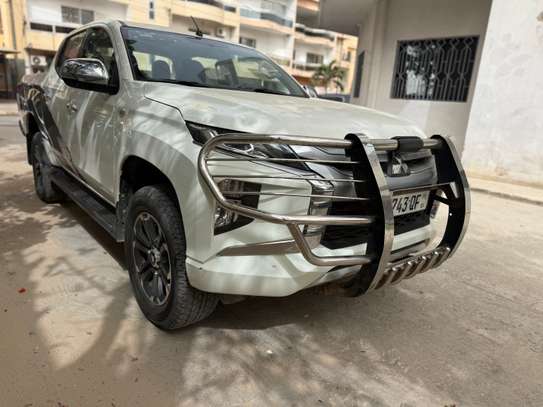 Mitsubishi l200 2024 image 2