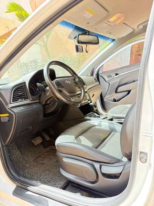 Hyundai Avante Diesel 2016 image 3