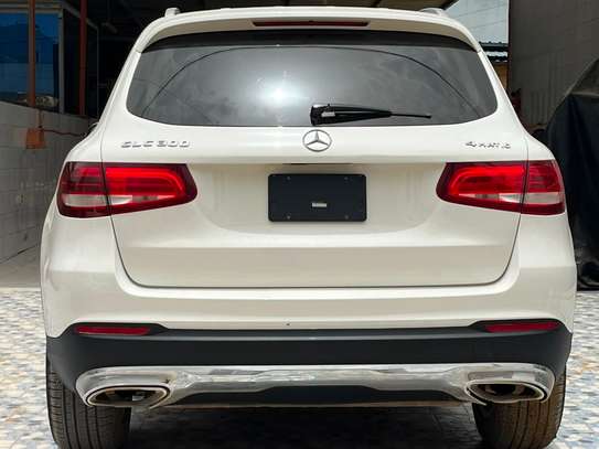 MERCEDES GLC 300 image 2