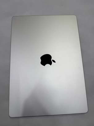 MacBook pro M5 image 3