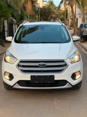 Ford SCAPE SUV blanche espace  polyvalent image 2