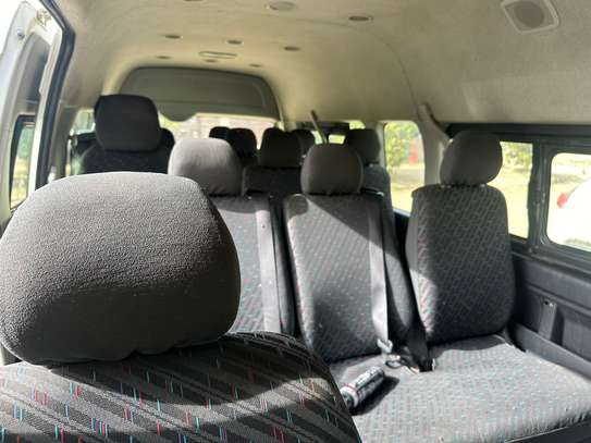 Location bus Toyota Hiace high roof image 7