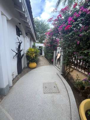 VILLA A VENDRE DANS UNE RESIDENCE SECURISEE 24/24 à Saly 🌊 image 2