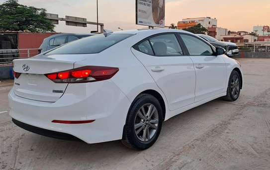 Hyundai Elantra 2018 image 3