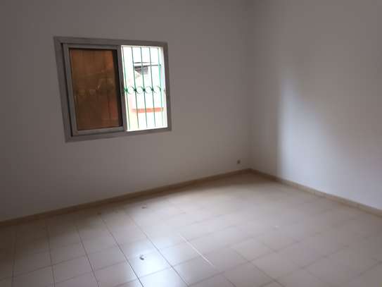 Immeuble R+2 de bureau  F47 aux Almadies image 10