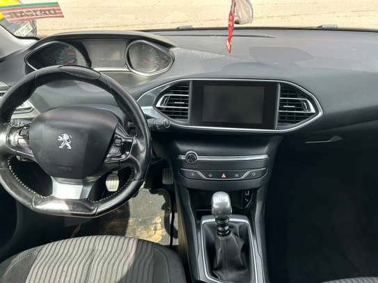 Peugeot 308 année 2018 image 6