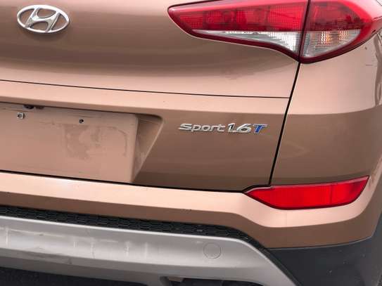 Hyundia Tucson image 14