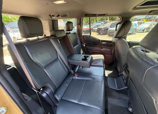 Toyota land cruiser prado hybrid 2024 image 7