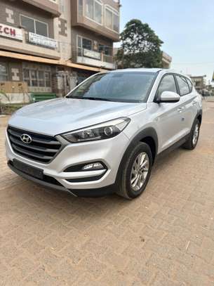 Hyundai Tucson SUV blanc spacieux polyvalent image 2