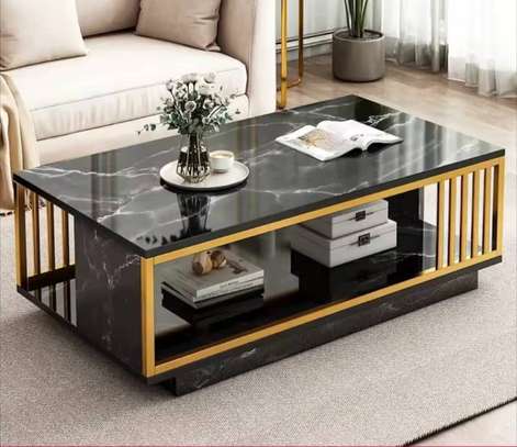 Table basse marbre et métal doré double plateau image 2
