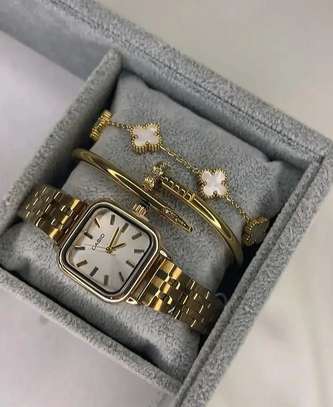 Casio montre dorée cadran carré avec 2 bracelets image 2