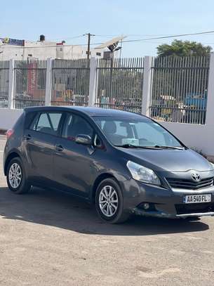 Toyota verso image 2