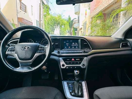 Hyundai Elantra 2018 image 12