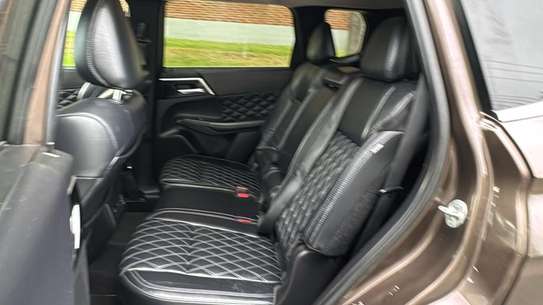 Mitsubishi Outlander image 6