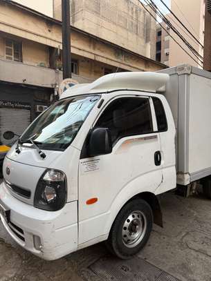 Hyundai Porter camion frigorifique 1,5 tonne blanc image 2