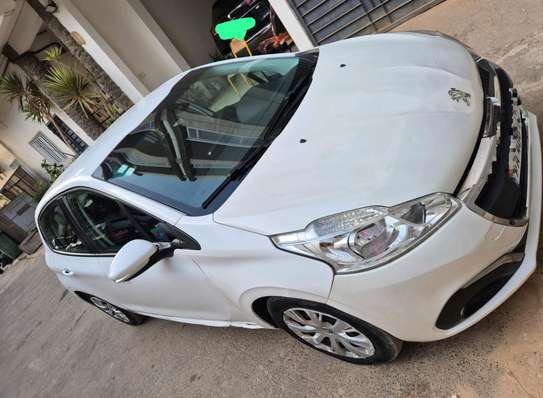 Peugeot 208 très bon état image 3