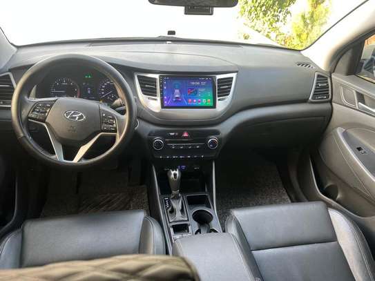 Hyundia Tucson image 10