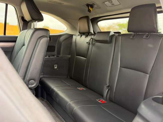 Toyota Highlander 2023 platinum image 10
