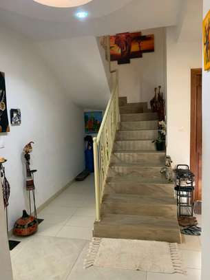 Villa F5 à louer non meublée entrée Cheikh Amar Mamelles image 2