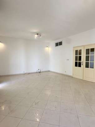 APPARTEMENT F4 A LOUER A NGOR image 2