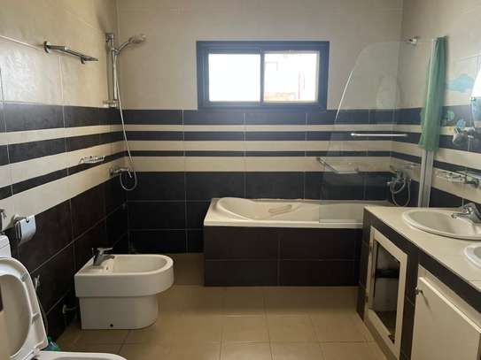 Villa à louer aux Almadies usage habitation ou professionnel image 2