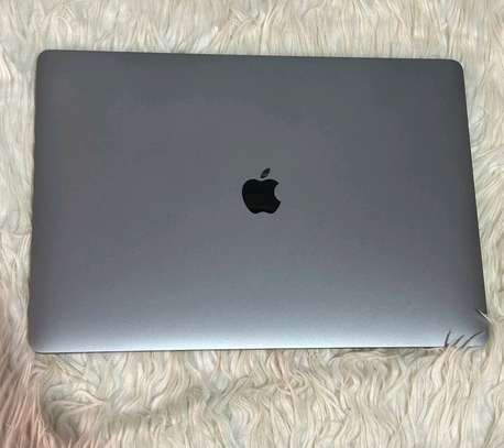 MacBook pro touch bar i9 image 5