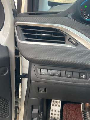 Peugeot 2008 2016 image 8