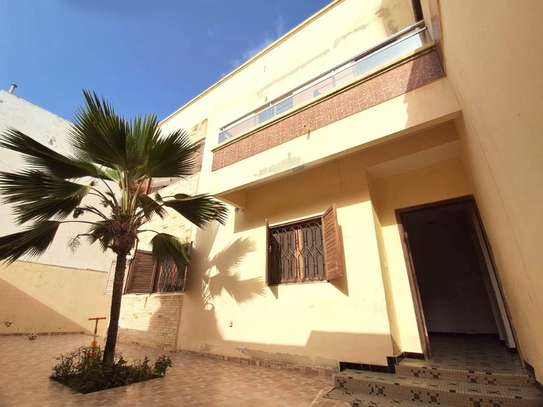 Maison à vendre à la cité Djiby Mbaye à 200 mètres a la mer image 2
