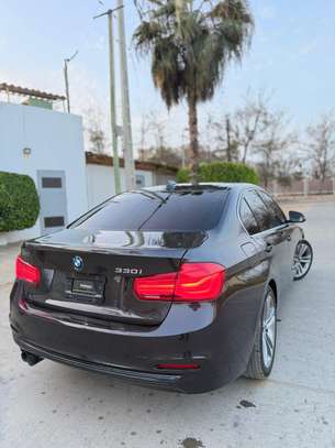 BMW 330I 2018 image 9
