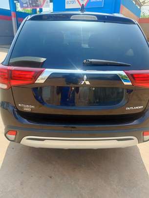 MITSUBISHI OUTLANDER 2019 image 7