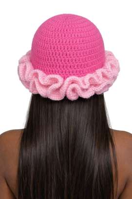 Chapeau froufrou en crochet image 4
