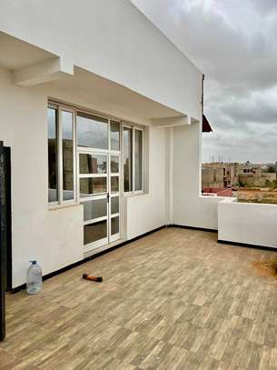 Villa R+2 TF à vendre à Kounoune dans une cité fermée image 5