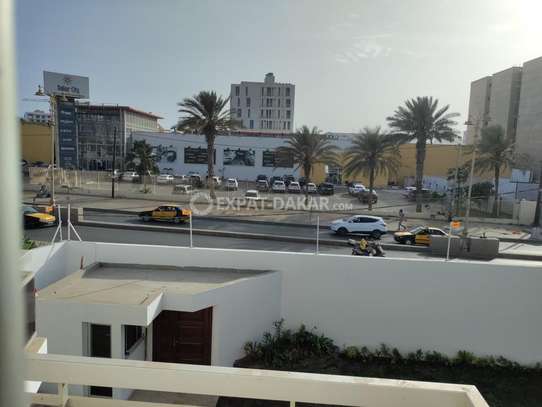 Maison de 1000m2 en face CASINO DAKAR CITY image 2
